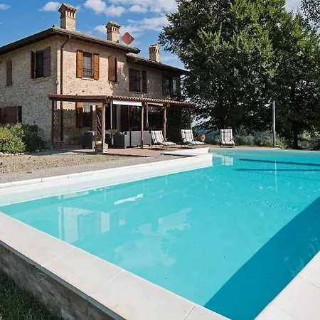 Tabiano Castello Sleeps 10 With Pool Air Con And Wifi