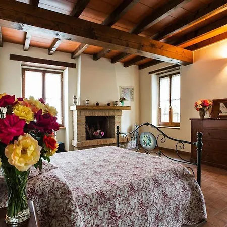 Tabiano Castello Sleeps 10 With Pool Air Con And Wifi
